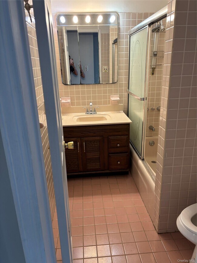 261 Schenck Ave Unit 1st Floor