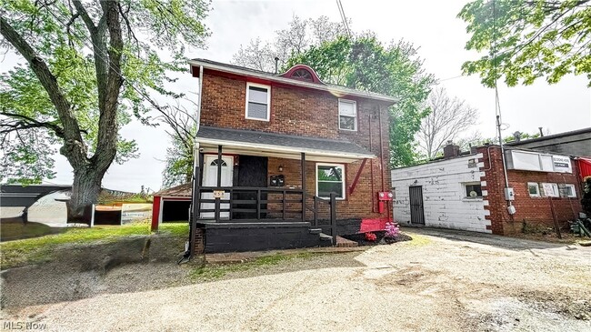 Building Photo - 958 E Wilbeth Rd Unit Lower