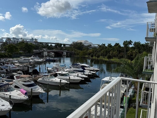 Photo - 1720 NW N River Dr Unidad 408