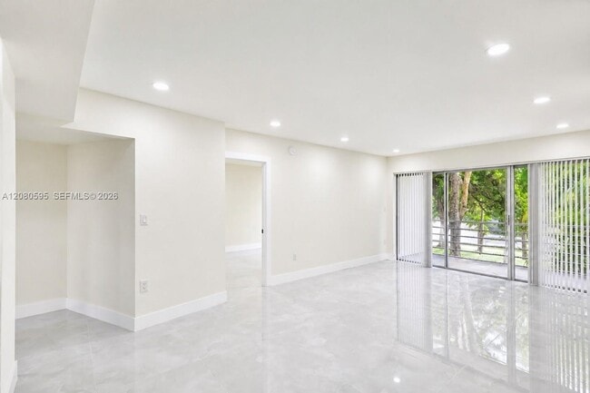 4205 N University Dr Unit 206