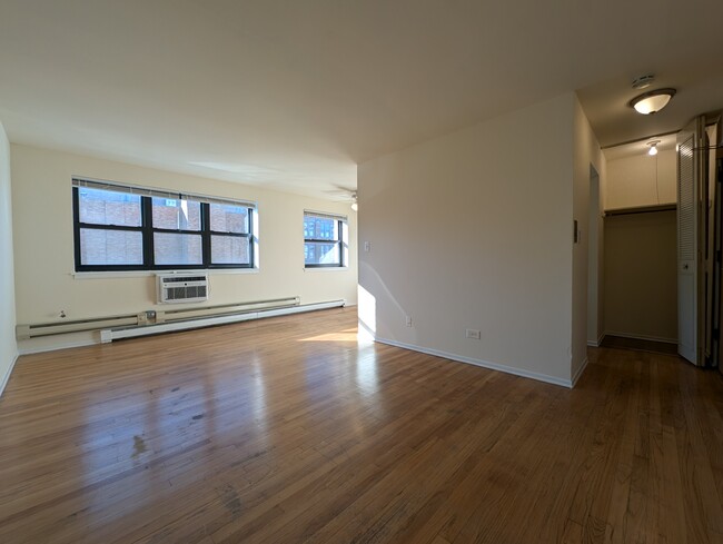 Photo - 655 W Wrightwood Ave Apartments Unit 316