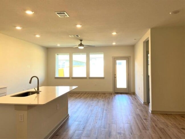 Photo - 13704 Zuhause Dr