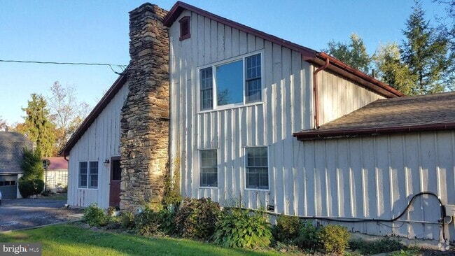 Building Photo - 3433 Lower Mountain Rd Unit A-1 Rental