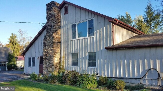 Building Photo - 3433 Lower Mountain Rd Unit A-1 Rental