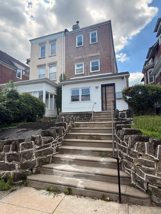 Building Photo - 822 Wynnewood Rd Unit 1