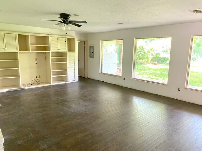 Photo - FOR SALE $389,000 House