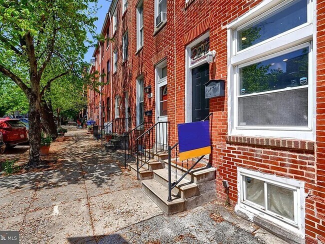 Photo - 2242 E Fairmount Ave Townhome