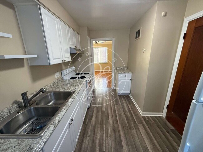 Photo - 2 bed duplex ready for you to call home! W...