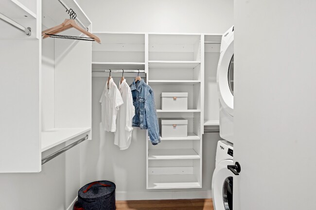 Photo - 1059 W Van Buren St