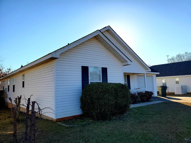Photo - 113 Kentshire Ln