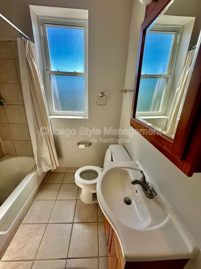 3302 W Fulton Blvd Unit 3