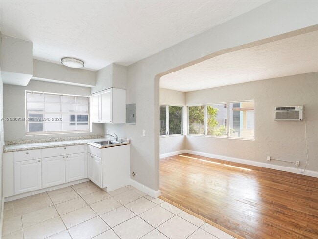 Building Photo - 7635 Dickens Ave Unit 8