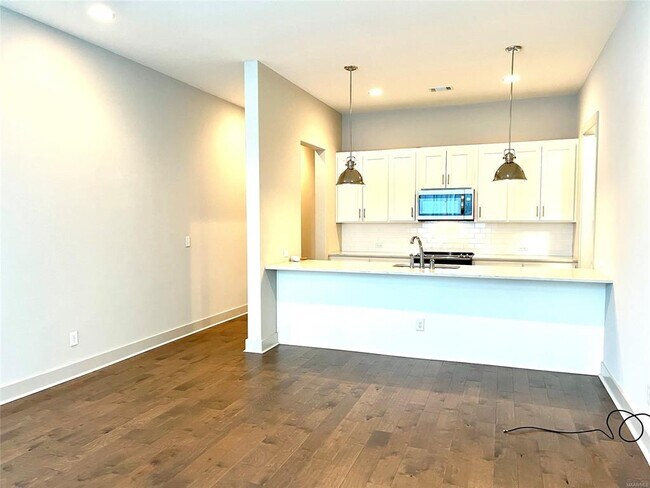 Photo - 4924 Upper James St