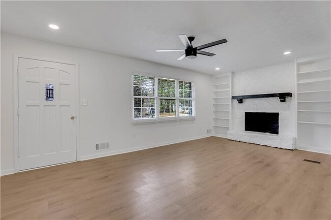 Photo - 2928 Dover Dr NW