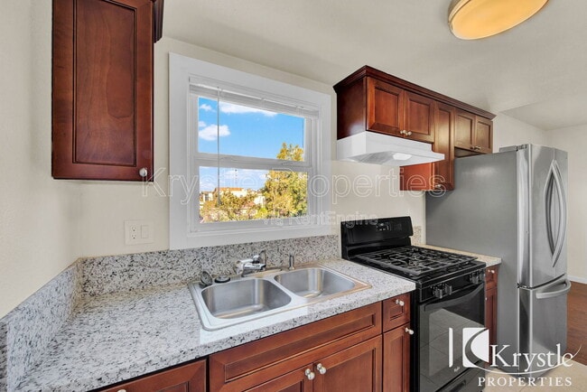 Photo - 1340 Farrell St