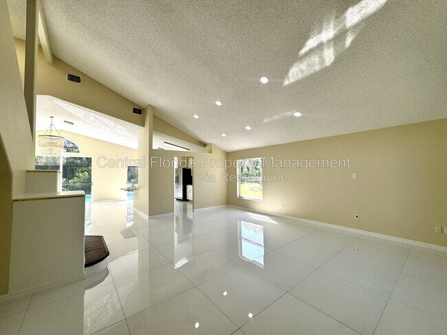 2985 Viscount Cir