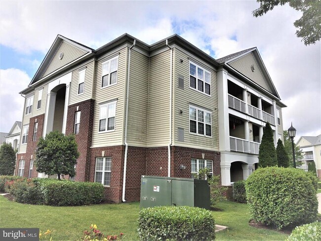 Building Photo - 42492 Mayflower Terrace Unit 304 Rental