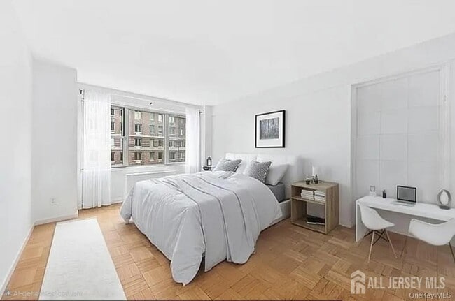 Photo - 77 W 55th St Unit 15H