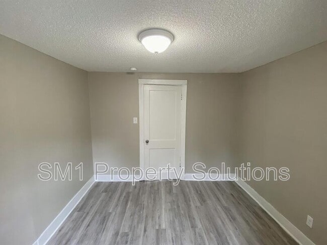 Photo - 915 Willow Rd