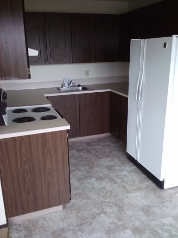 Kitchen - Pacific Manor Apartments