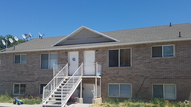 Building Photo - Charming Nephi 4-Plex, Pet Friendly Unit 2 Rental