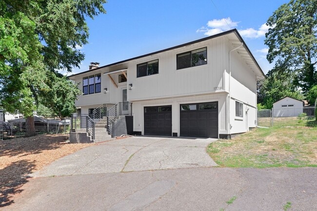 Building Photo - Beautifully Updated Home with Spacious Backyard
