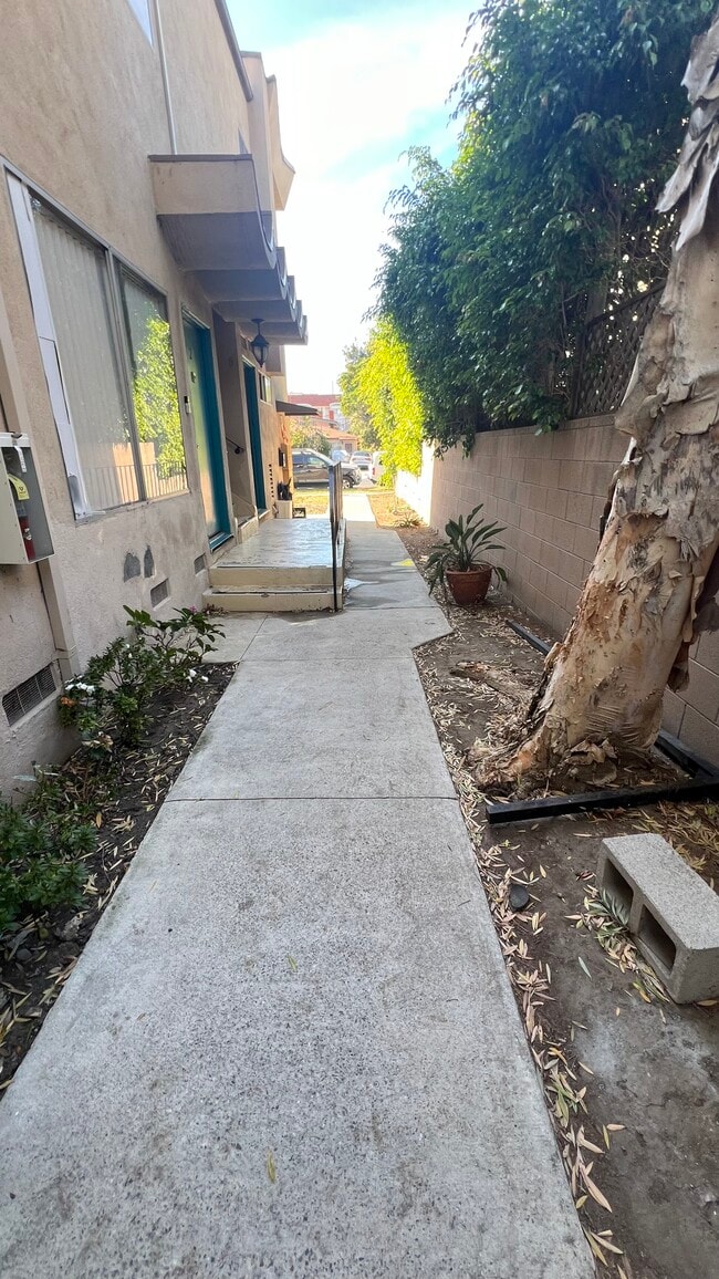 Photo - 3562 Mentone Ave Unidad #2