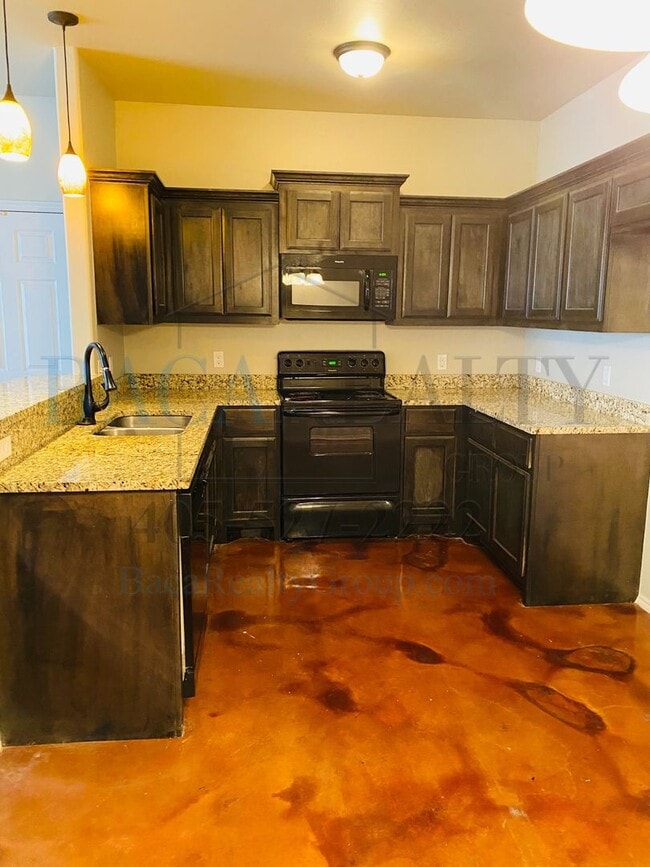 Photo - 3br 2ba duplex with 2 car garage!