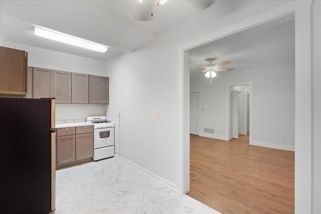 Photo - 3727 N Pine Grove Ave