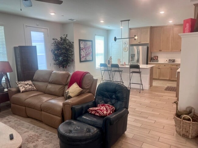 Photo - 2712 E Tamarind Dr