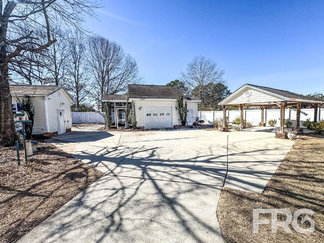 Photo - 2104 Beauvoir Ct