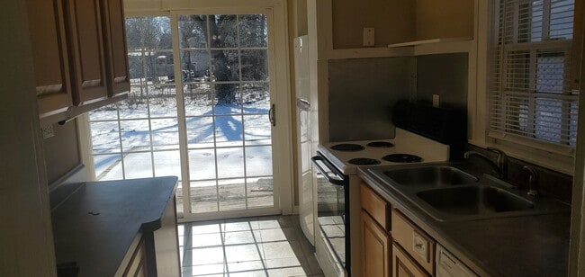 Photo - 2 bd, 1 ba house in central west Columbia, wood floors, new paint, low traffic road