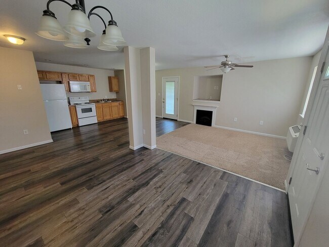 Photo - 3 Bedroom 2 Bath Ground Level Apartment Unit 316 E Davis St C