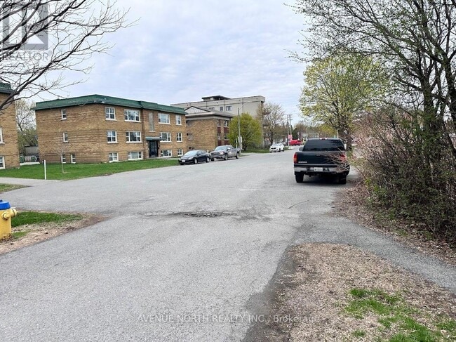 Photo - 1170 Dover Crescent Unit 1