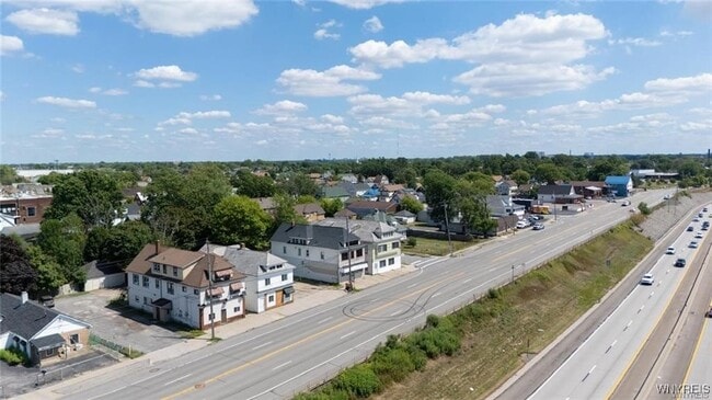 Photo - 2877 Niagara St