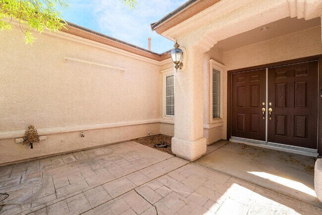 "Charming 3-Bed Oasis with Scenic Views & Cozy Fireplace in Sun City Anthem - 55 and older commun...