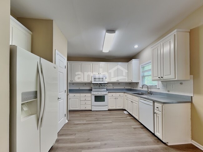 Photo - 10 Oleander Point