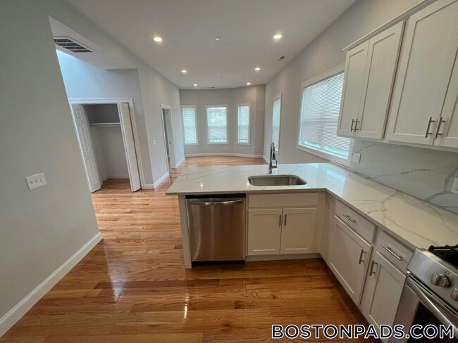 Photo - 126 Cross St Unit 6