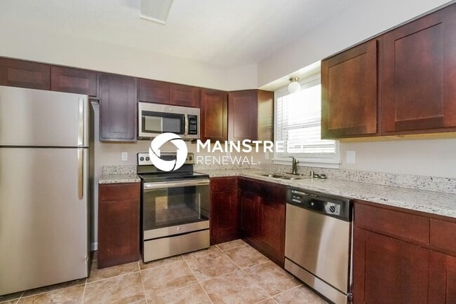 Photo - 3 Bedroom Pet-Friendly Home in Louisville, KY with Main Street Renewal