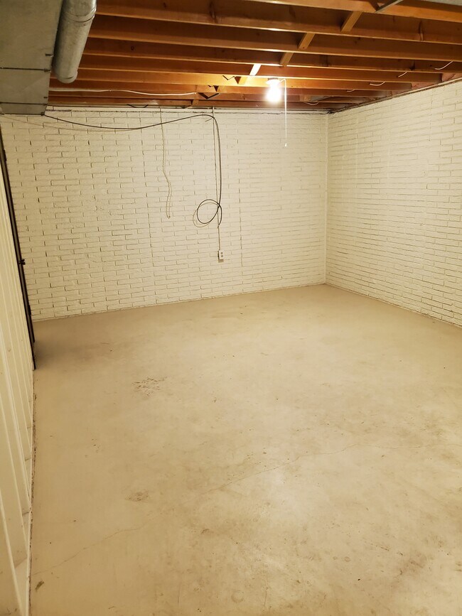 1106 Oleson Rd Townhome Townhome Rental in Waterloo IA