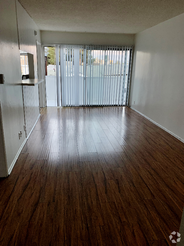 Building Photo - 1538 N Detroit St Unit 110 Rental