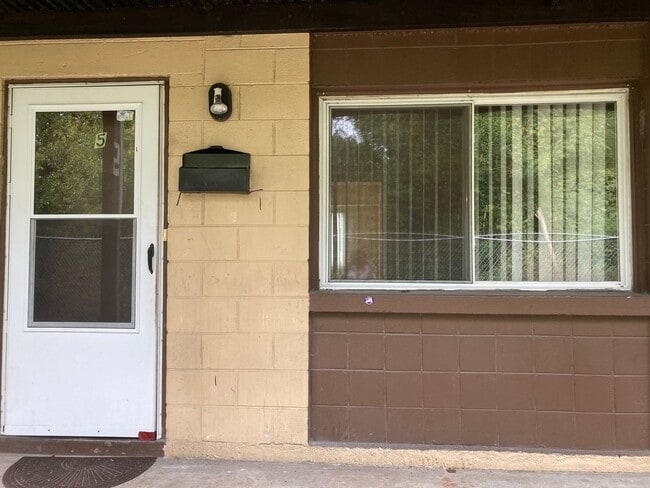 Building Photo - Free rent promotion-2 Beds 1 Bath Apartment Rental in Parkview area of Newport News Unit Apt 05