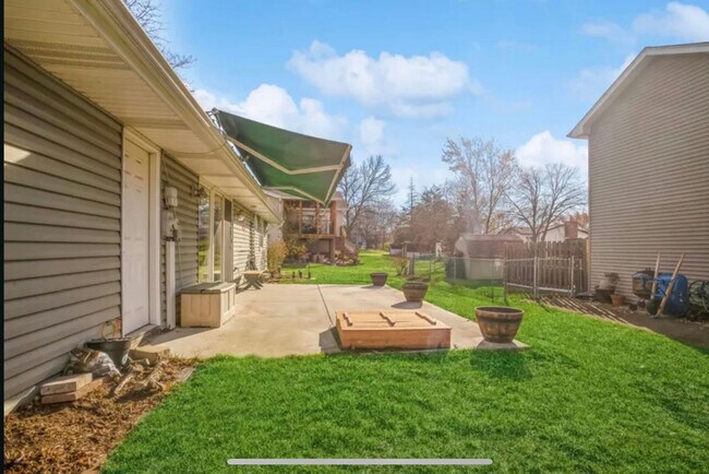 Photo - 923 Jeffery Ct