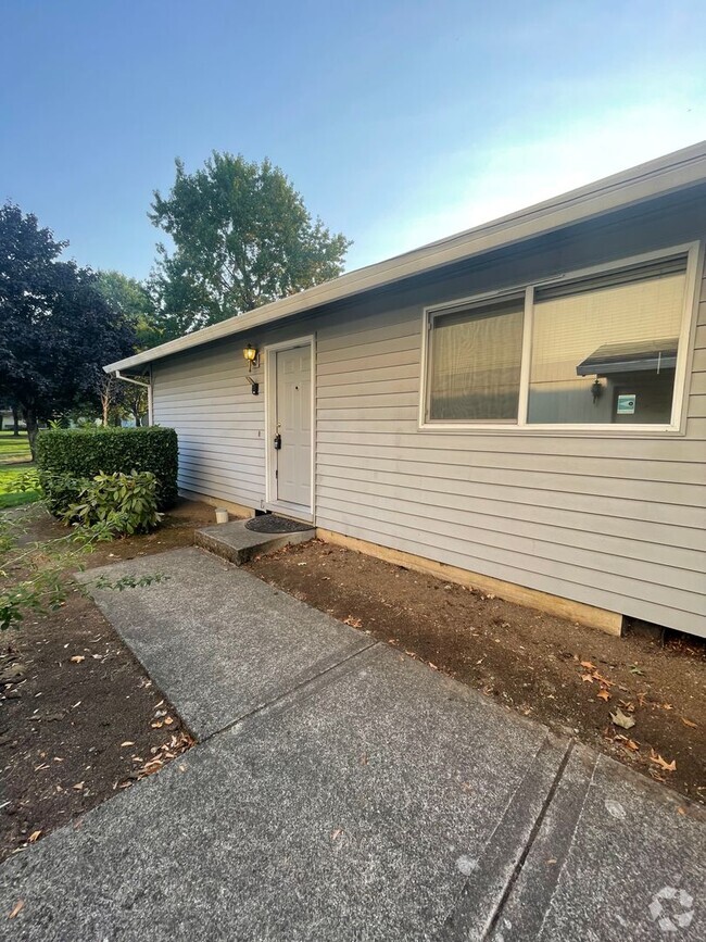 Building Photo - 2 Bedroom Duplex Near the Jim Parsley Comm... Rental