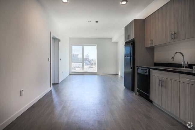 1BR,1BA-720SQ - Coliseum Connections