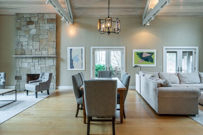 Photo - 8 River Bend Ln