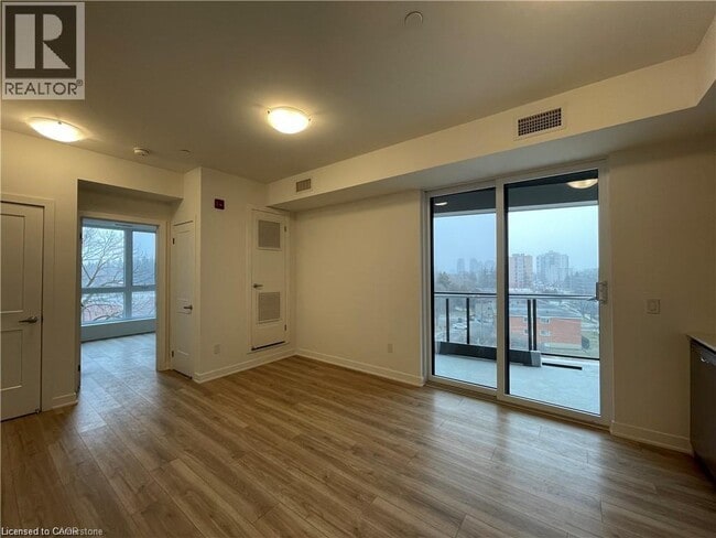 Photo - 312 Erb St. W Unité 401