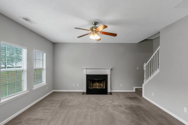 Photo - 4 Bedroom 3 bath Gorgeous Home
