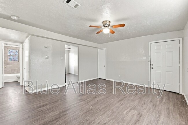 Photo - 2215 Riverview Dr Unit A