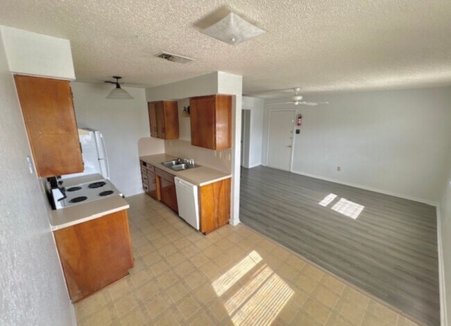 Photo - 811 N 5th St Unidad 811 N 5TH ST  A